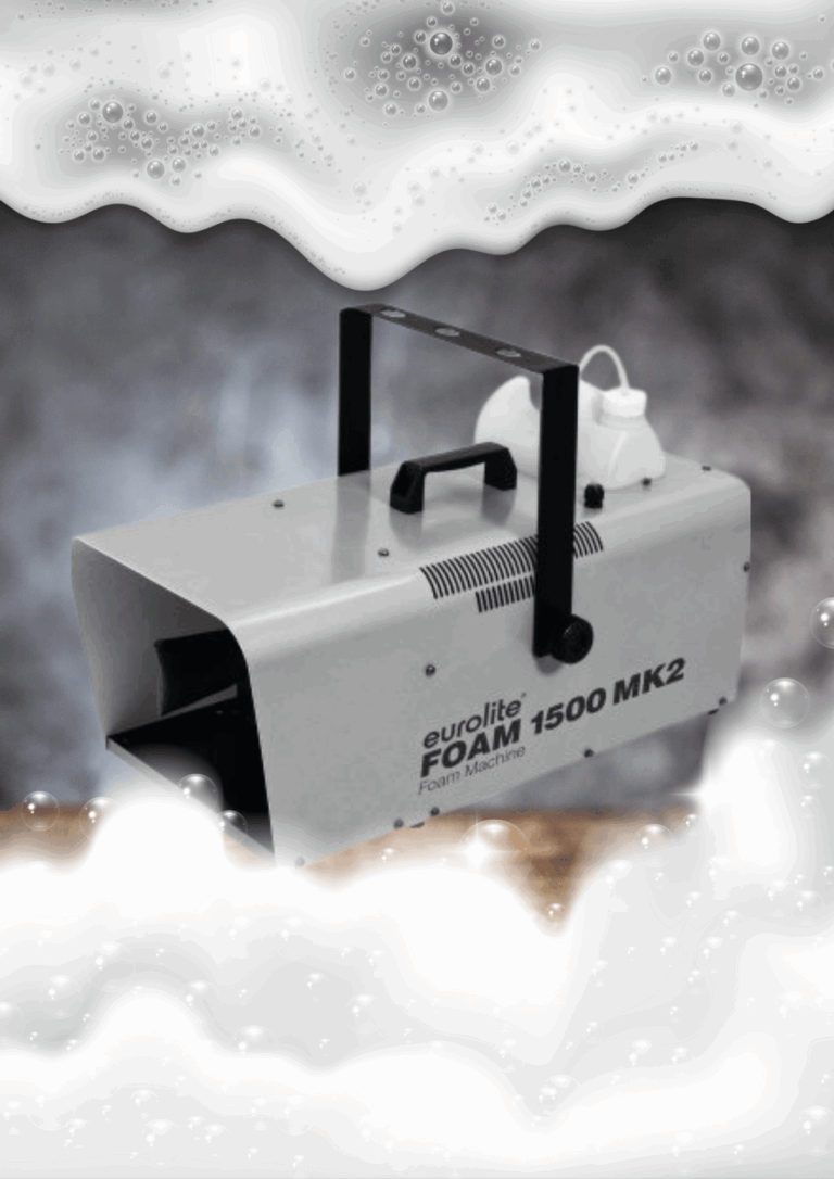 Schaummaschine erzeugt dicken Schaum auf einer Outdoor-Party mit tanzenden Gästen