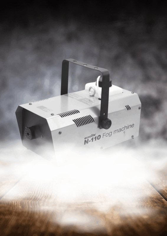 Nebelmaschine im Einsatz – dichter künstlicher Nebel als Showeffekt auf Event-Bühne in Nordrhein-Westfalen